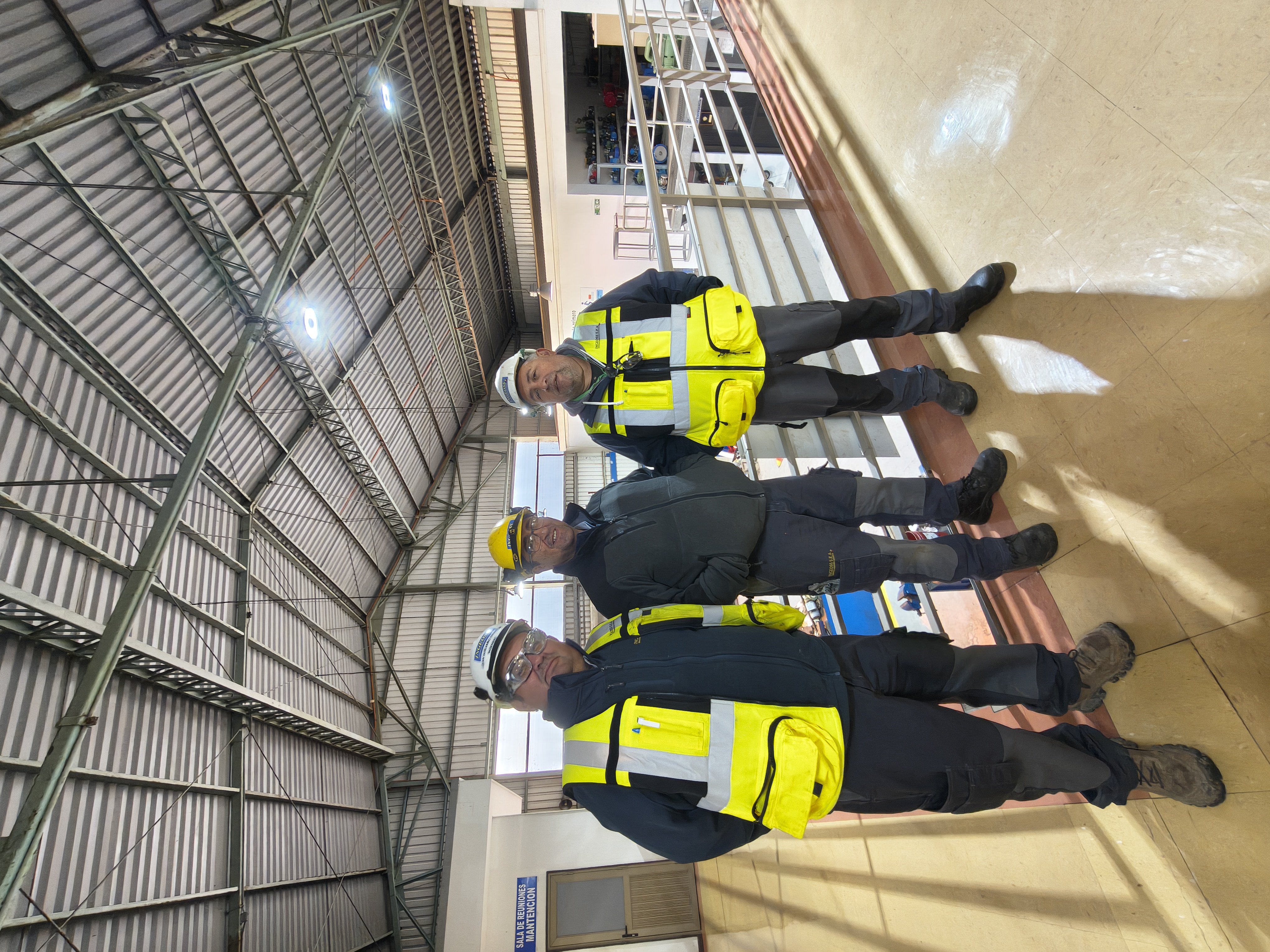 Equipo técnico de INGEOSS en terreno